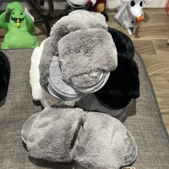 Skims Plushfuzzy Slippers - Picture 8 of 8